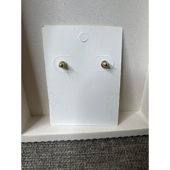 Vtg Gold Tone Black Stone Flower Stud Earrings Womens Fashion Jewelry - Picture 2 of 3